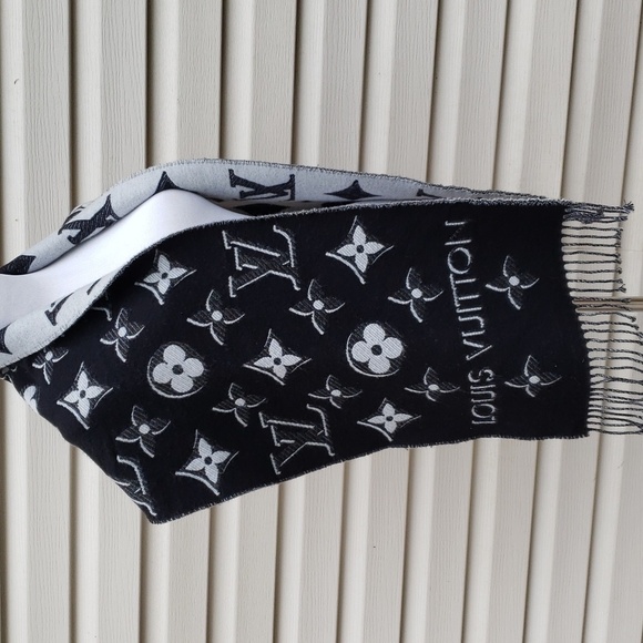 LOUIS VUITTON ESSENTIAL SHINE LV LOGO WOOL FRINGE SCARF - Picture 5 of 11